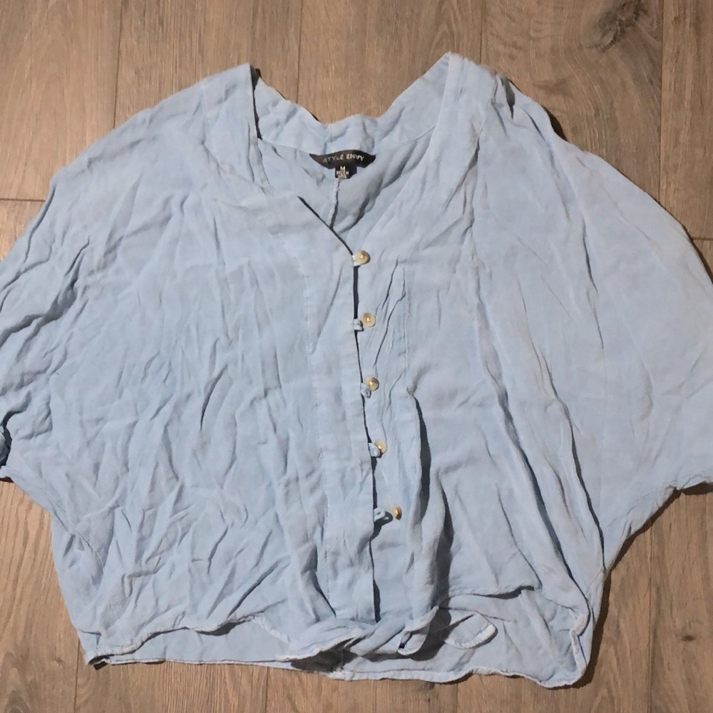 Style Envy • Blue Button Up Crop • Women’s M